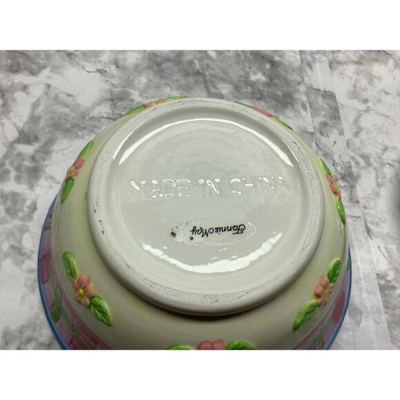 Fannie Mae Candy Dish with Bunny on Lid - Preowned, Excellent Conditions - Picture 5 of 6